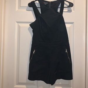 Black shoulder cut out bebe romper